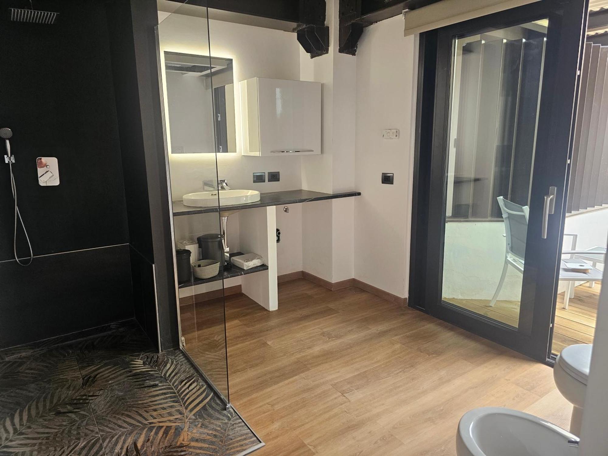 Mezzago Royal Suites Exterior photo