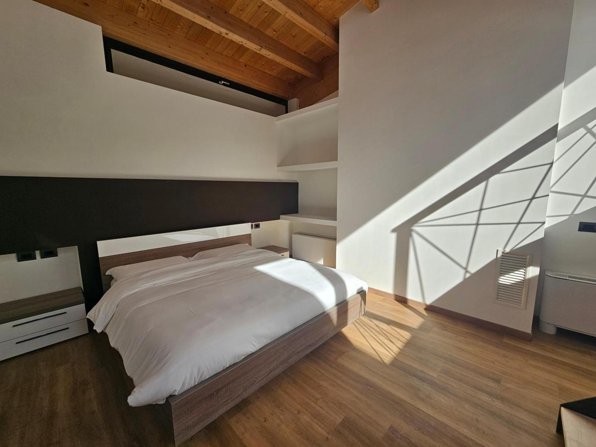 Mezzago Royal Suites Exterior photo