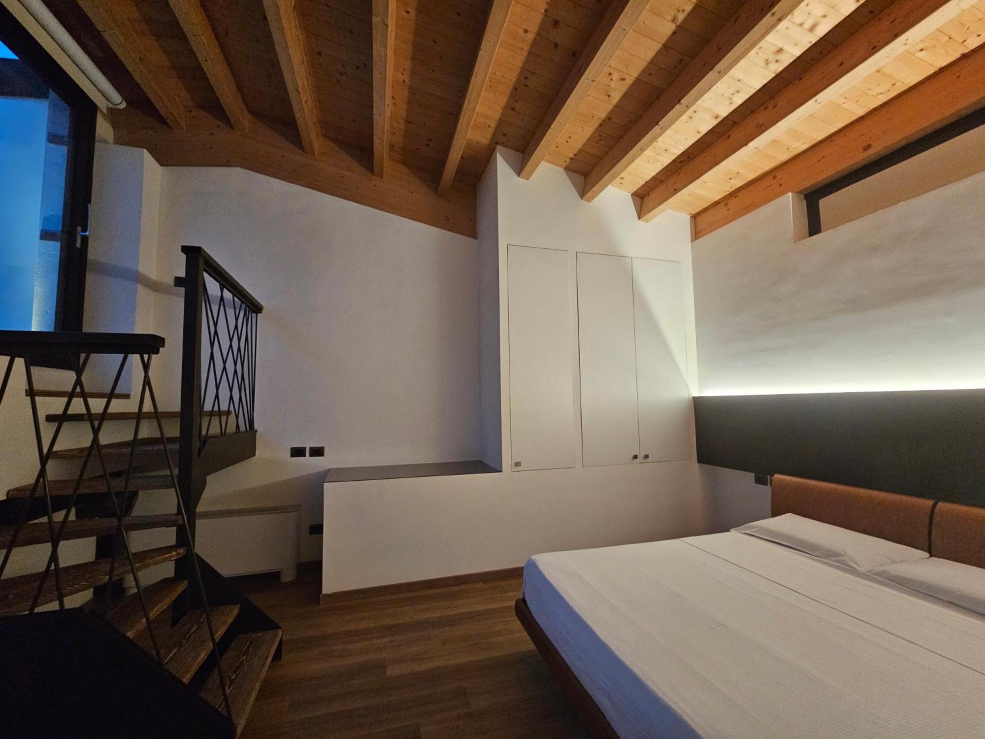 Mezzago Royal Suites Exterior photo